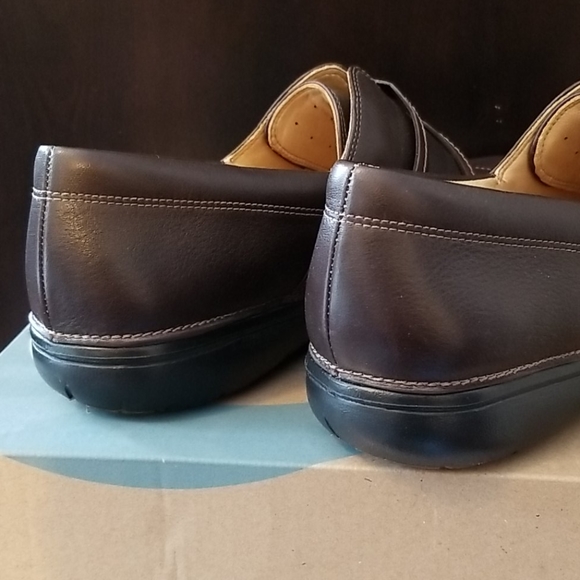 NWT Clarks Women's size 9 Wide Brown Loafers - Picture 4 of 12